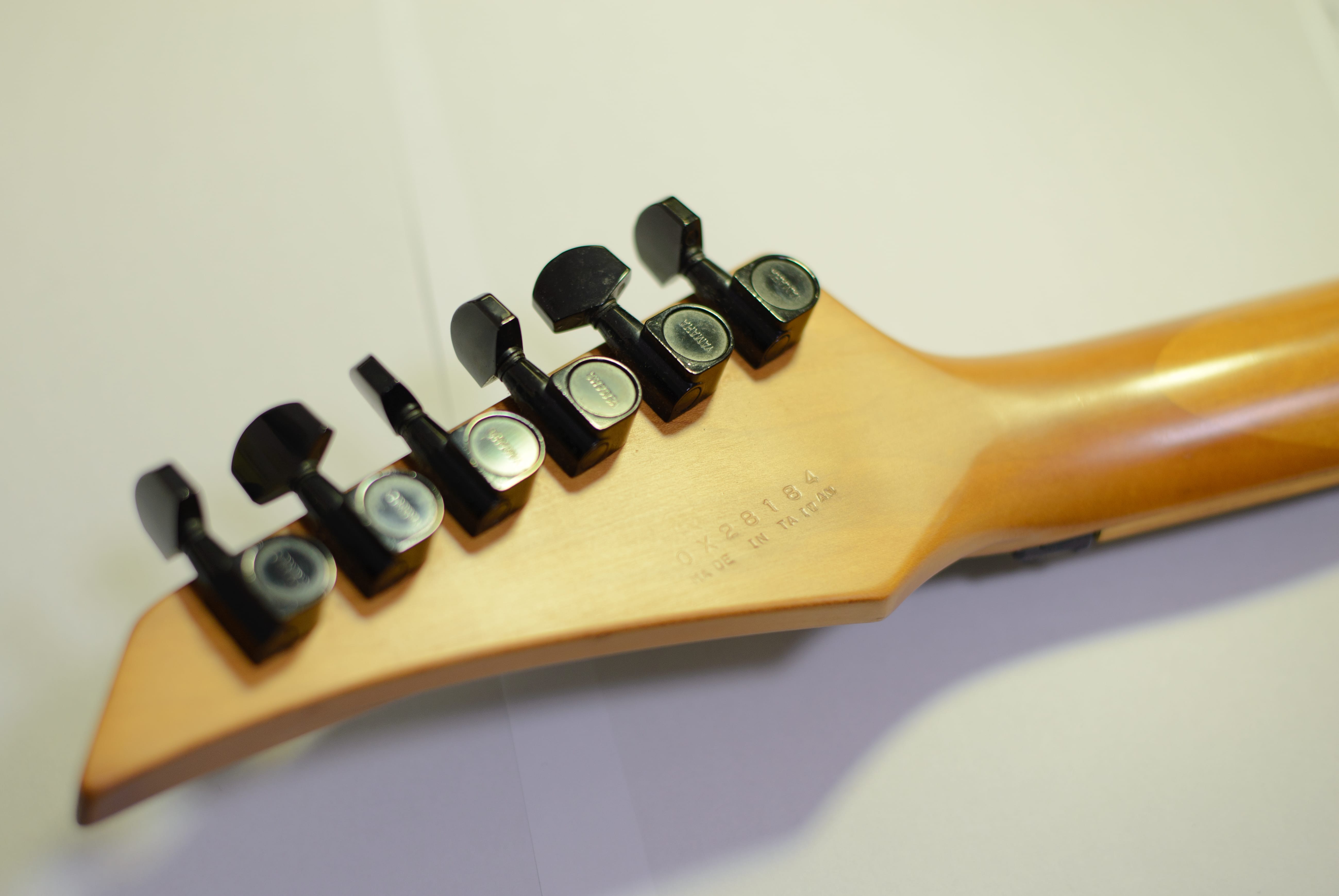 Yamaha RGX612S - 6-in-line tuners with guitar S/N#OX28184 (The 184th unit made on 28 Oct 1988)