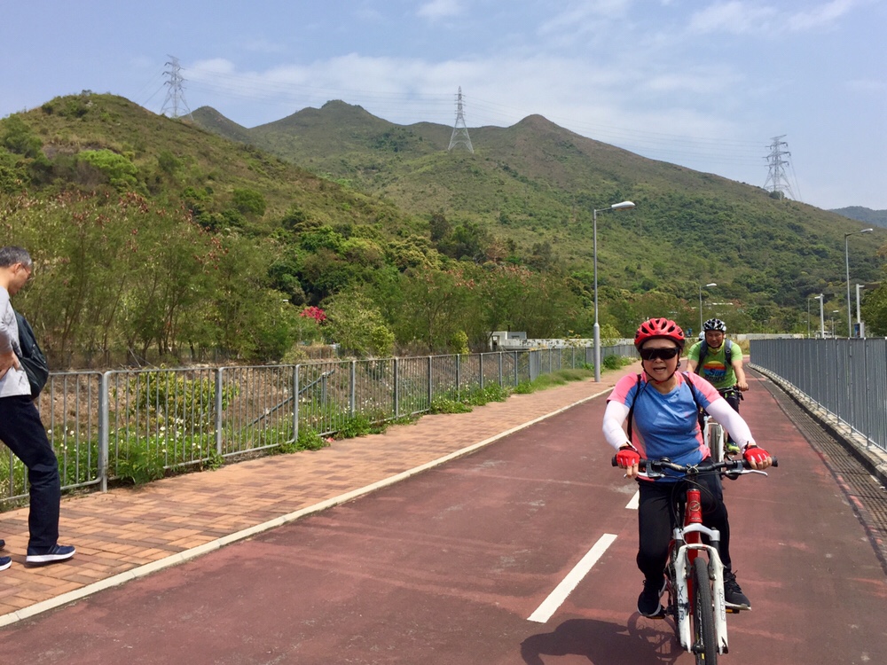 Bike path along Tai Wo Service Road East near Fanling