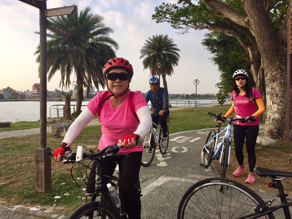 End of our sprint along the Lotus Pond Bike Path