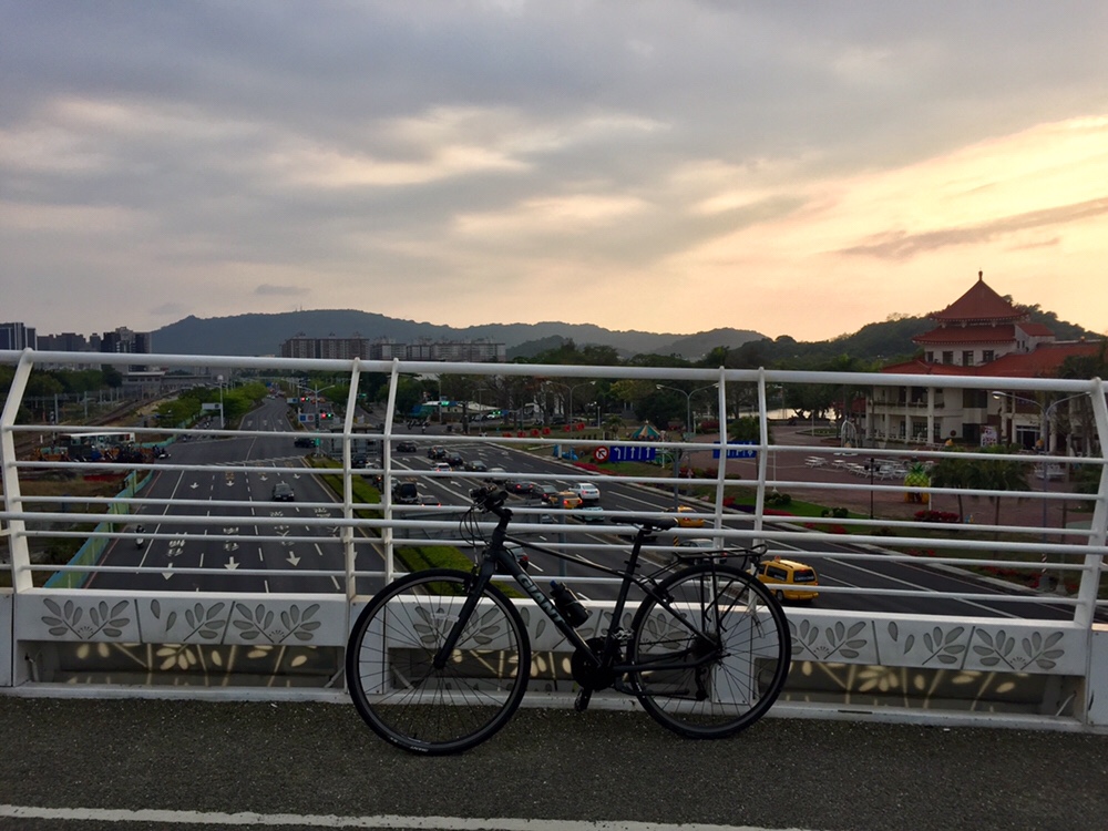 Sunset at the Cueihua Bicycle Bridge