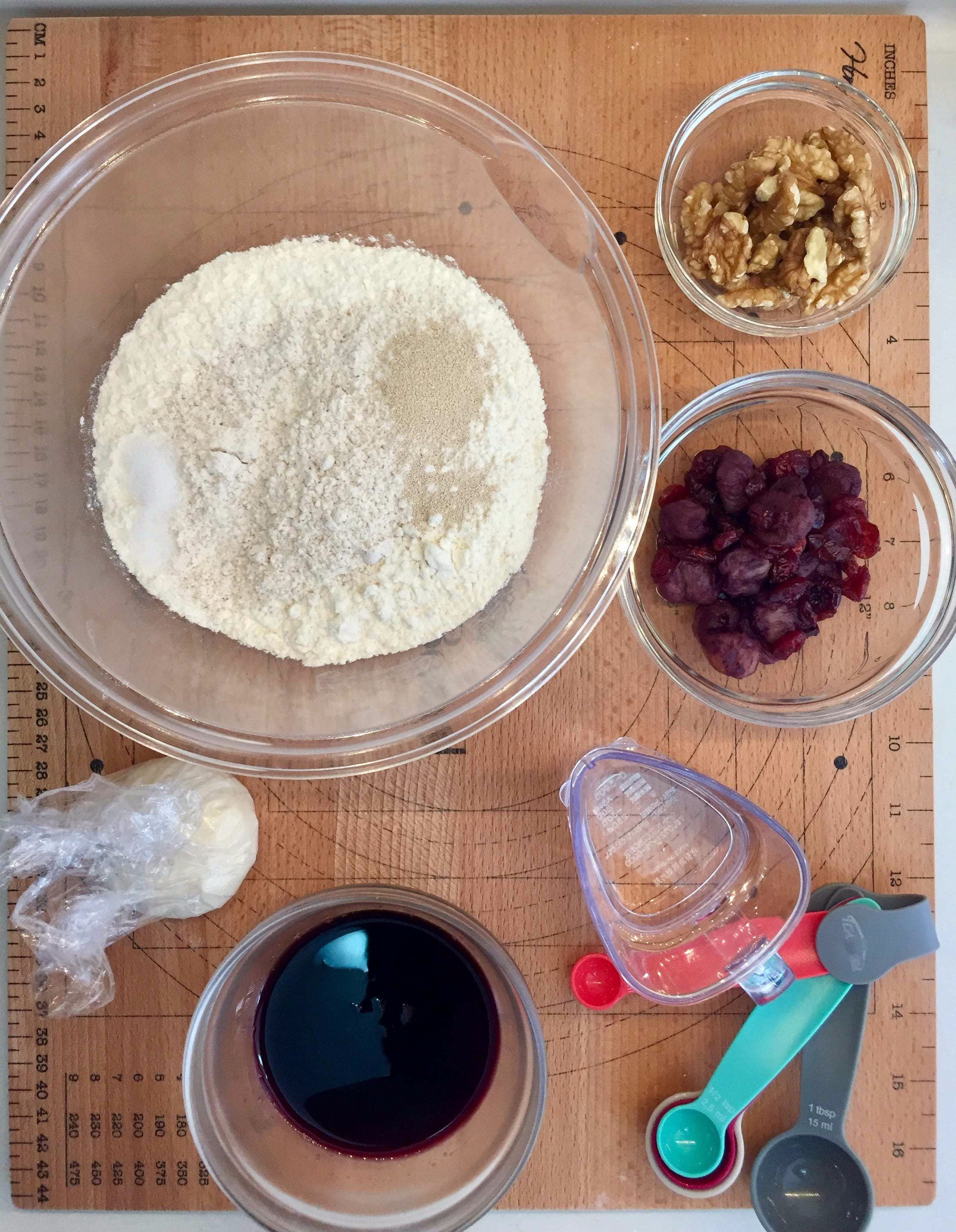 Red Wine with Dried-fruit bread
