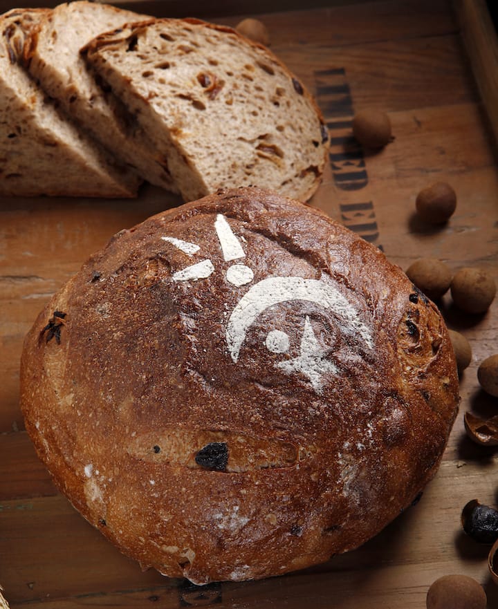 Fermented Glutinous Rice and Dried Longan Bread (米釀桂圓麵包)