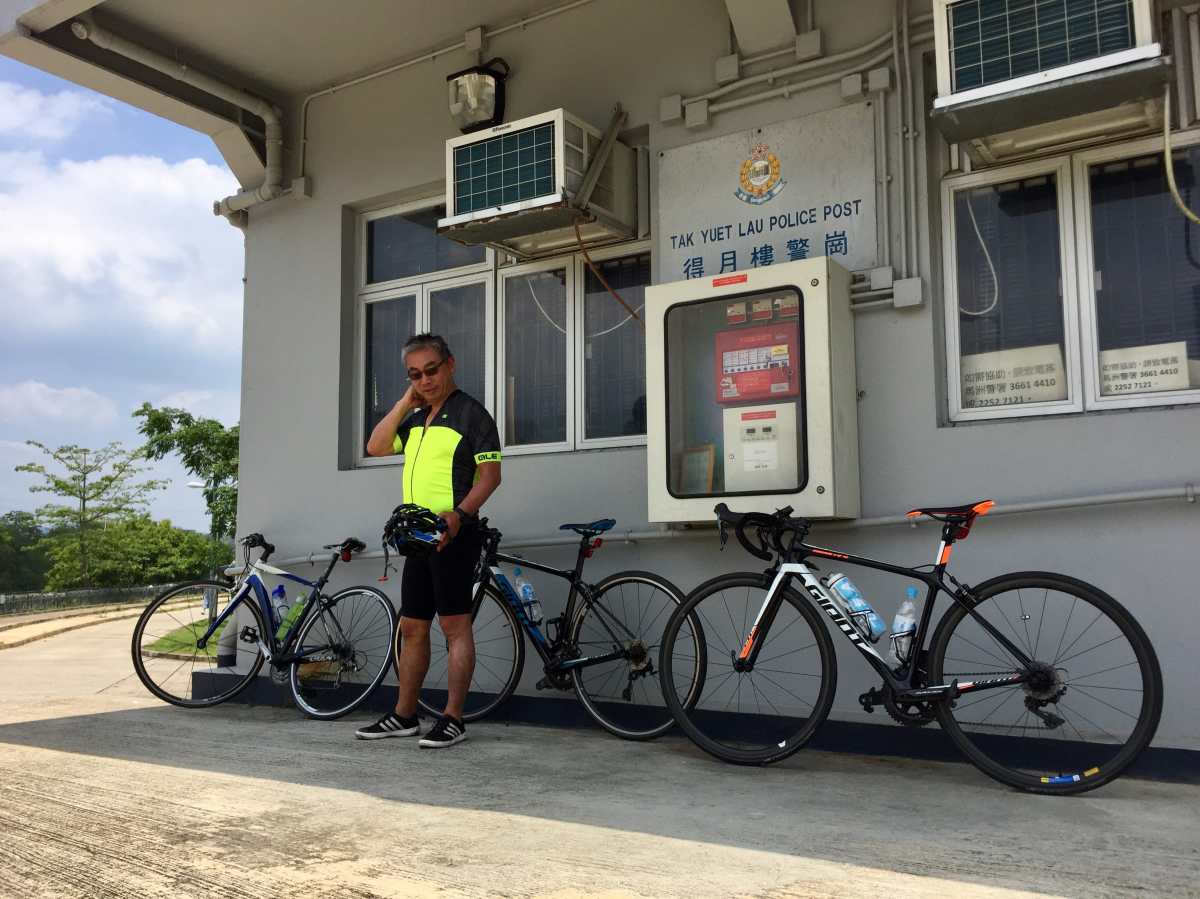Short break at the Tak Yet Lau Police Post