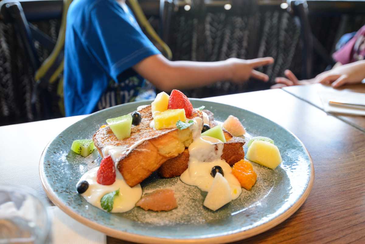 French Toast with Fruits and Yogurt