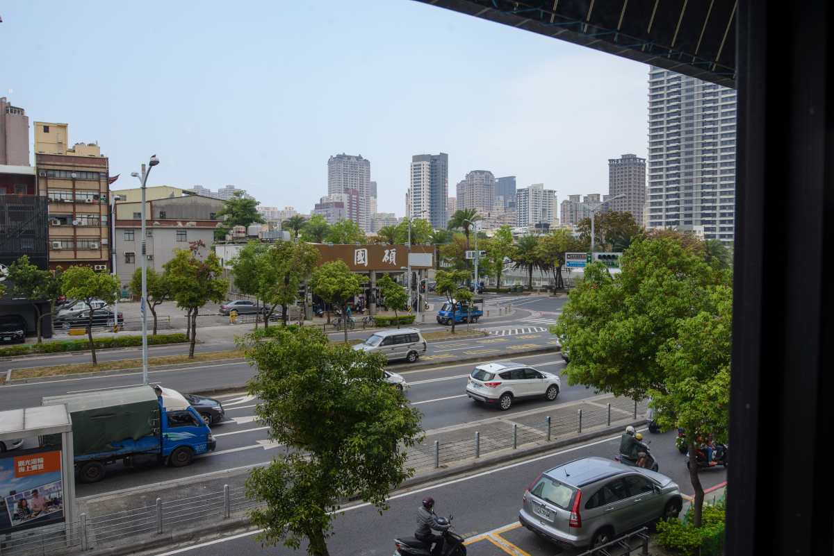 View of Bo'ai First Road and Love River on the right
