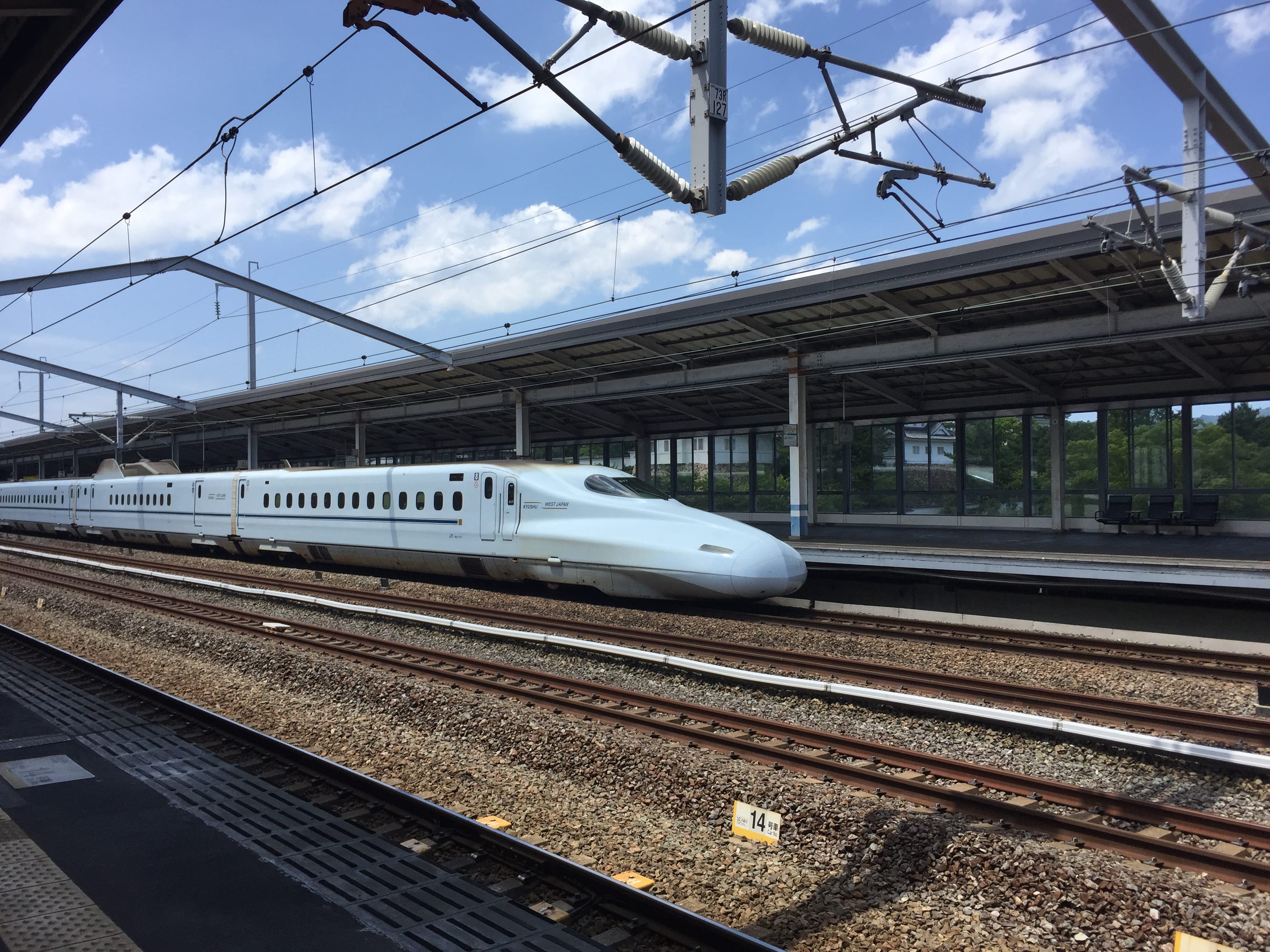 The "Hikari" running on the Tokaido-Sanyo Shinkansen