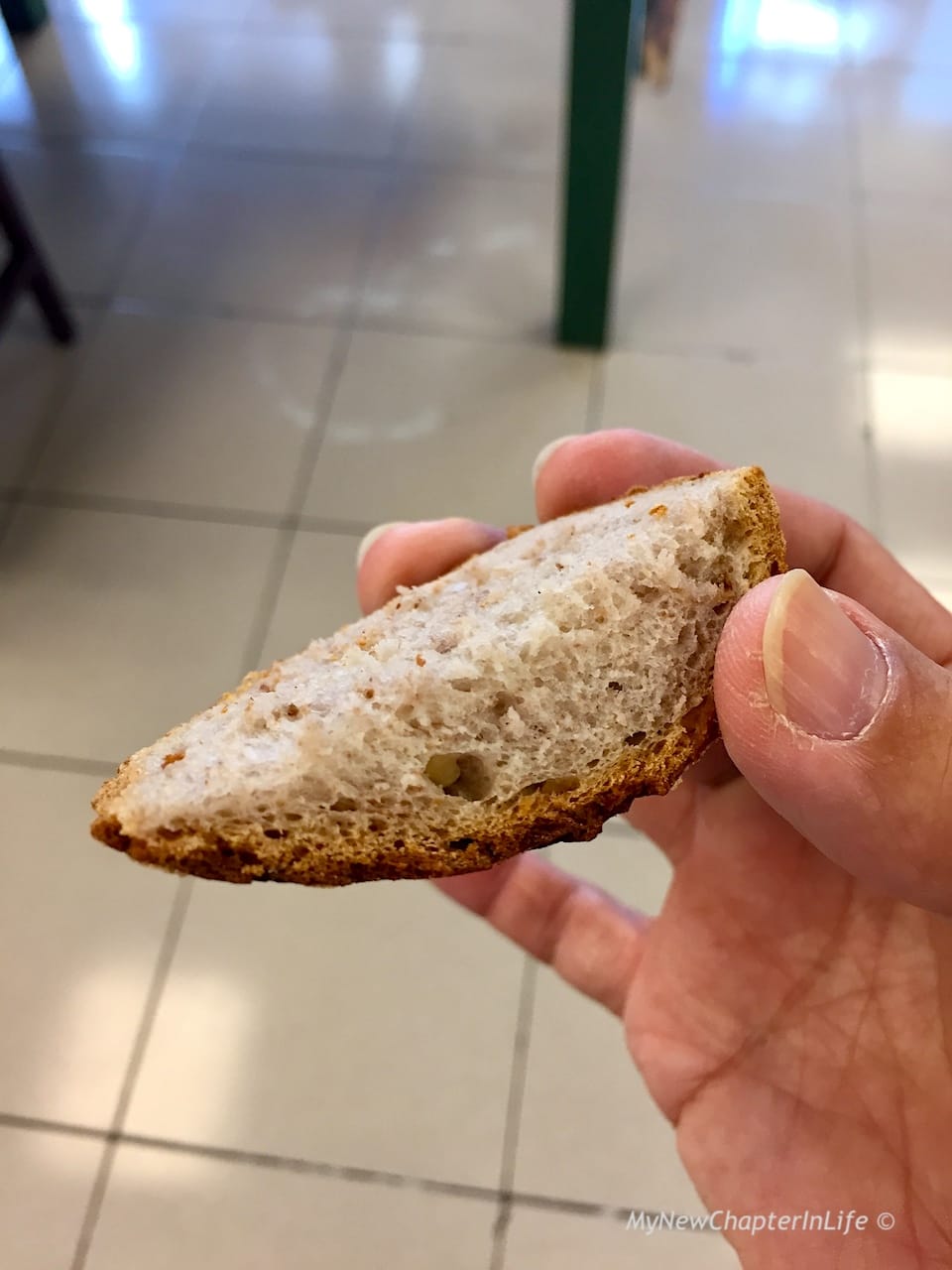 老闆娘阿段請我試吃的裸麥玫瑰酸種麥包