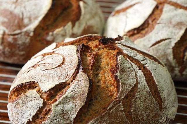 裸麥玫瑰酸種麵包