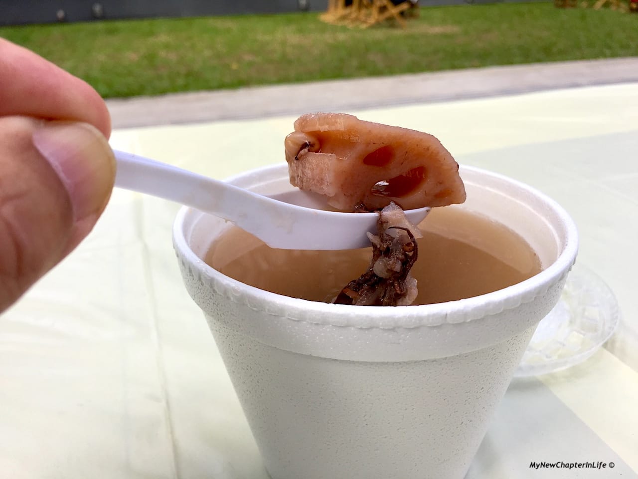 章魚蓮藕眉豆甘荀豬㬹湯 Lotus Root Soup with dried Octopus, Carrot and Pork