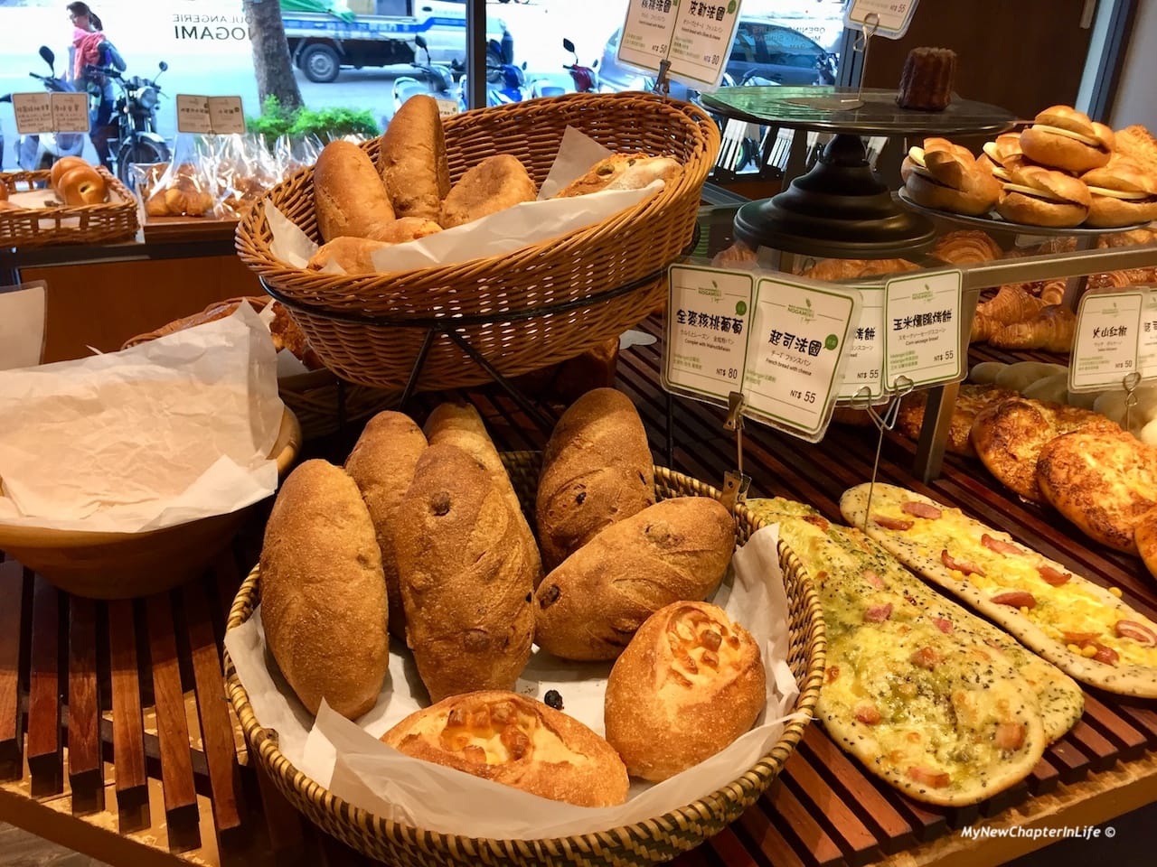 全麥核桃和各款法式麵包 Walnut whole-wheat bread and other French breads