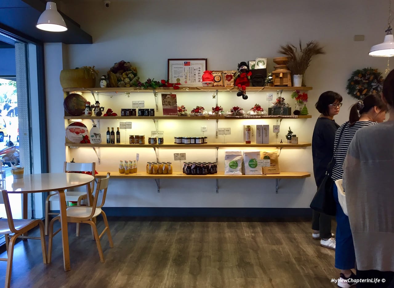 店內亦有售賣其他烘焙或麵包有關的物品 Other baking and bread related products are also sold here