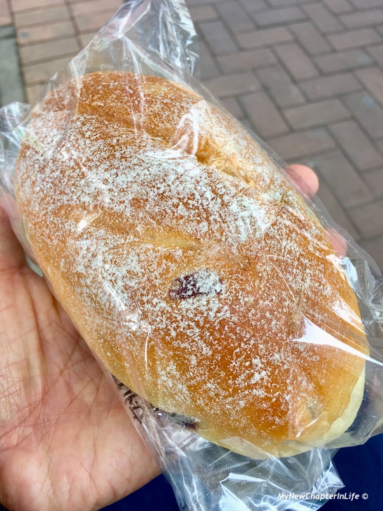 小紅莓、菠蘿芝士軟麥包 Raspberry, Pineapple and Cheese bread