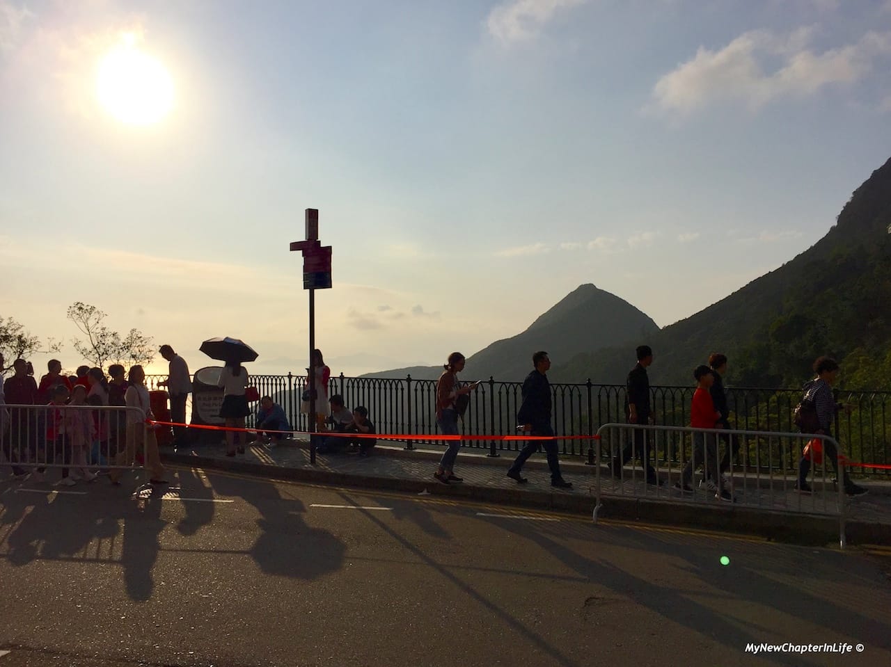 落日與擠滿旅客的山頂道 Lovely sunset and the crowded Peak Road
